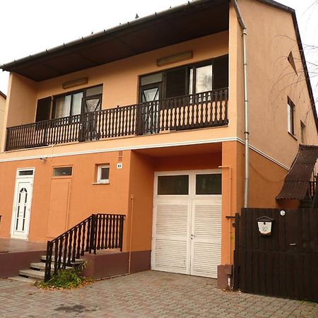 Orchidea Apartman Tata Exteriör bild