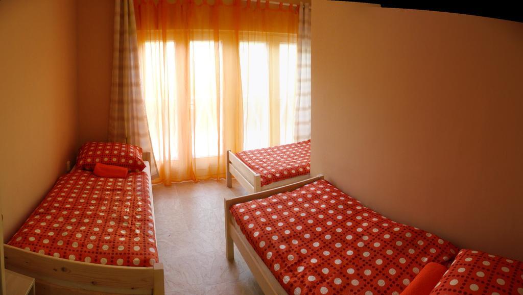 Orchidea Apartman Tata Rum bild