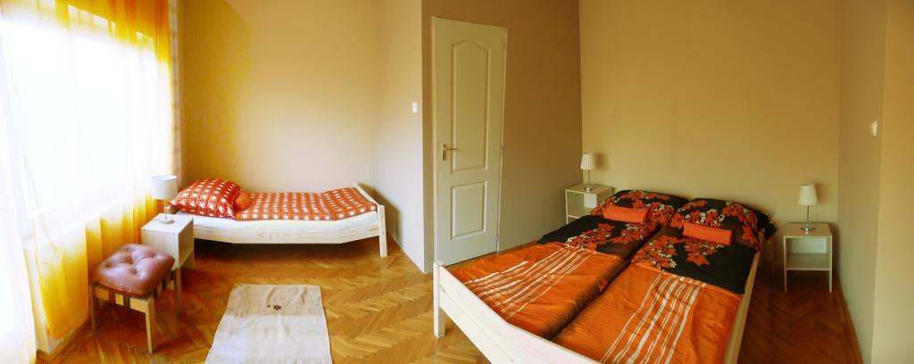 Orchidea Apartman Tata Rum bild