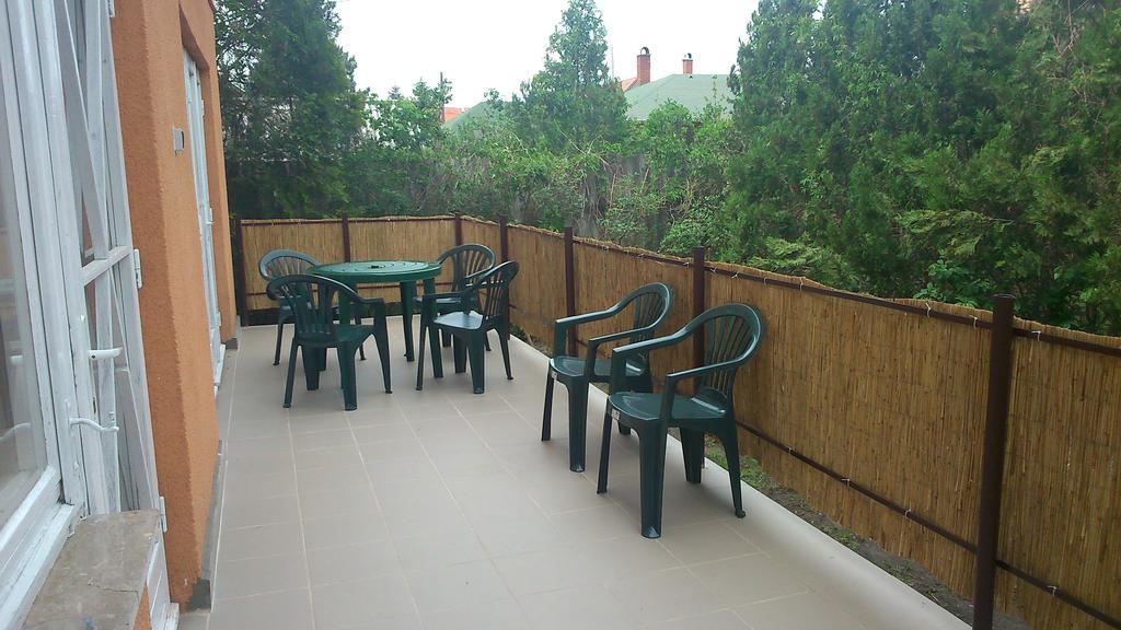 Orchidea Apartman Tata Rum bild