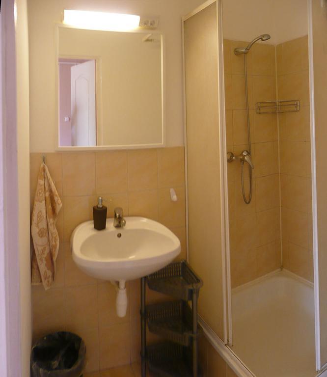 Orchidea Apartman Tata Rum bild