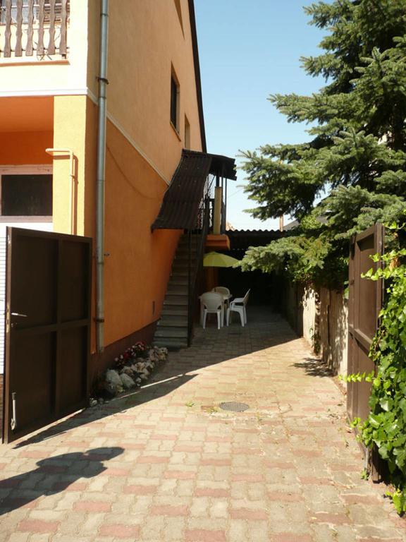 Orchidea Apartman Tata Rum bild