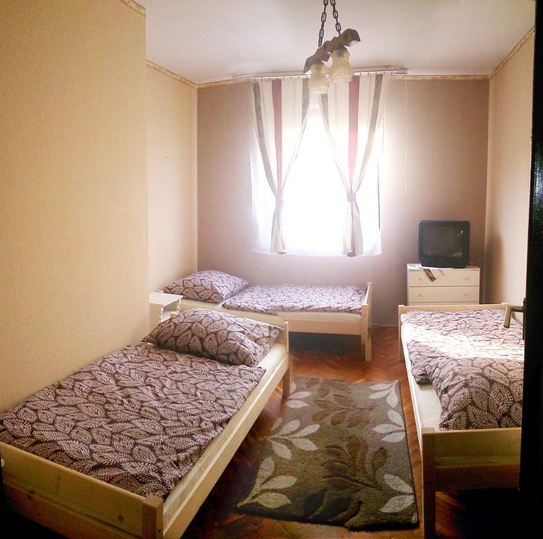 Orchidea Apartman Tata Rum bild