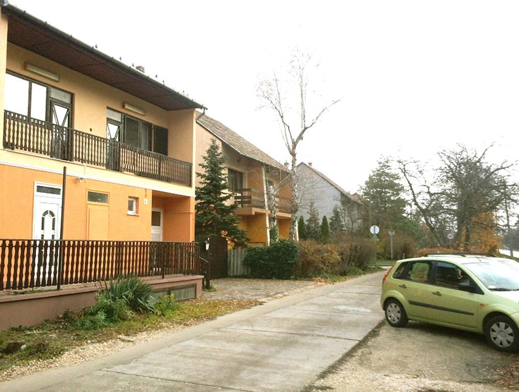 Orchidea Apartman Tata Rum bild