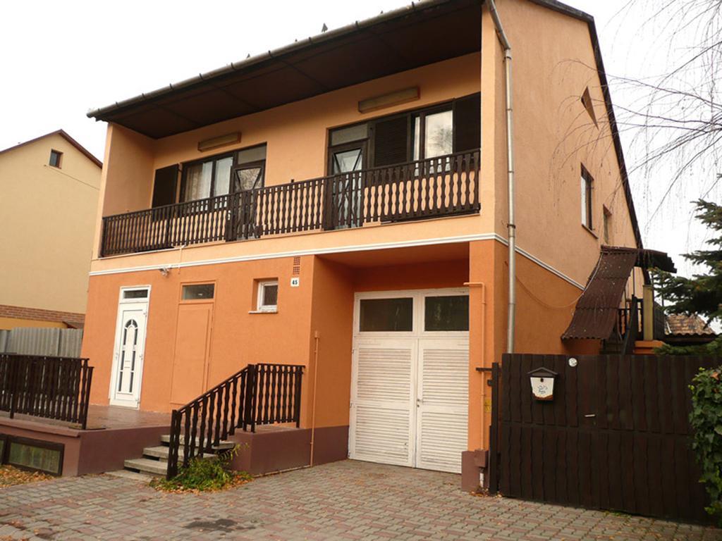 Orchidea Apartman Tata Exteriör bild