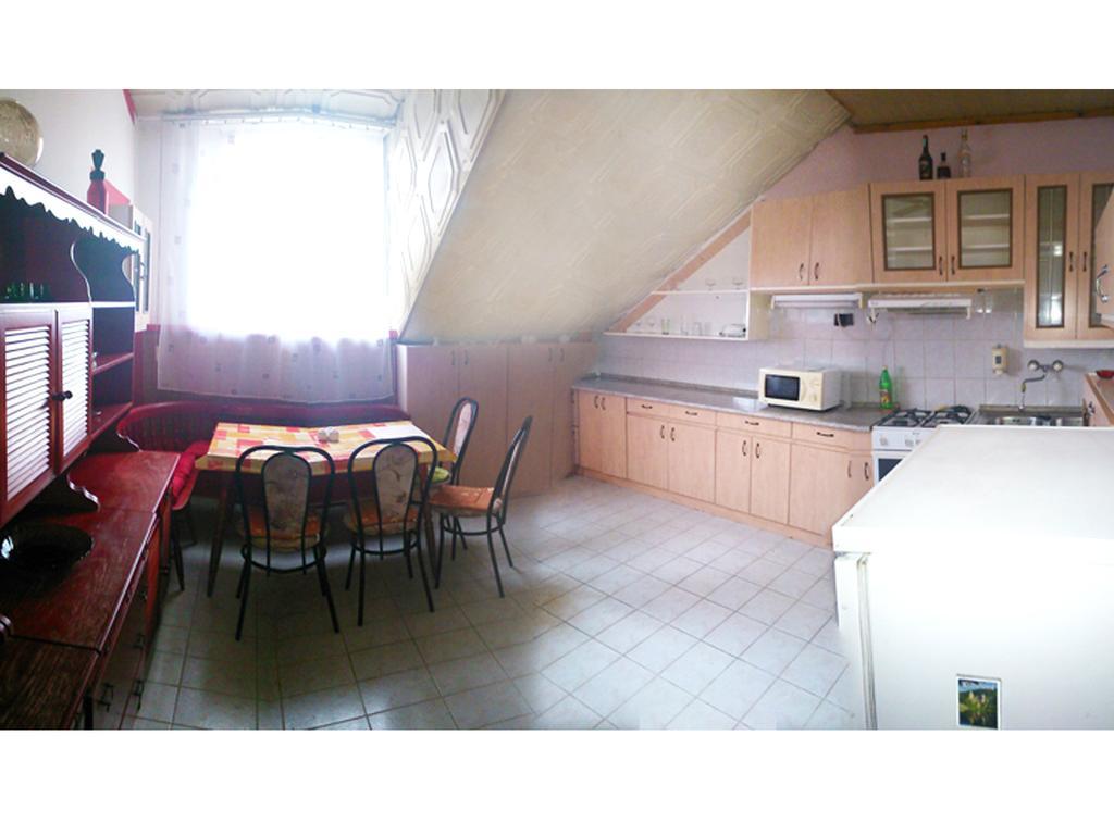 Orchidea Apartman Tata Rum bild