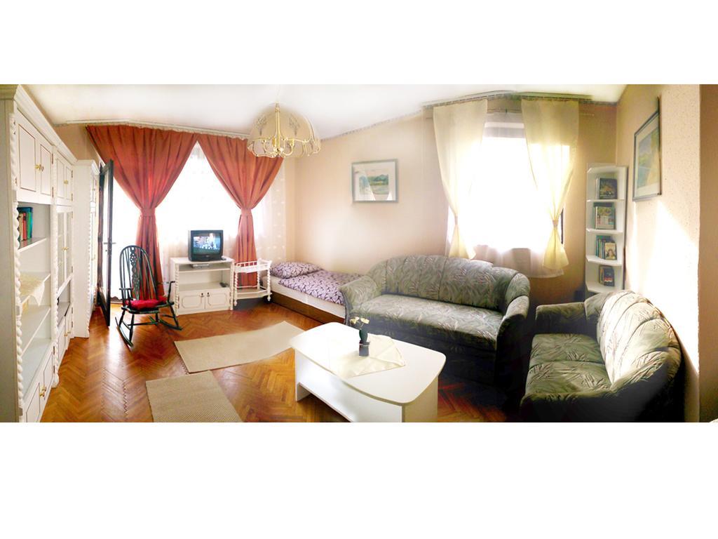 Orchidea Apartman Tata Rum bild