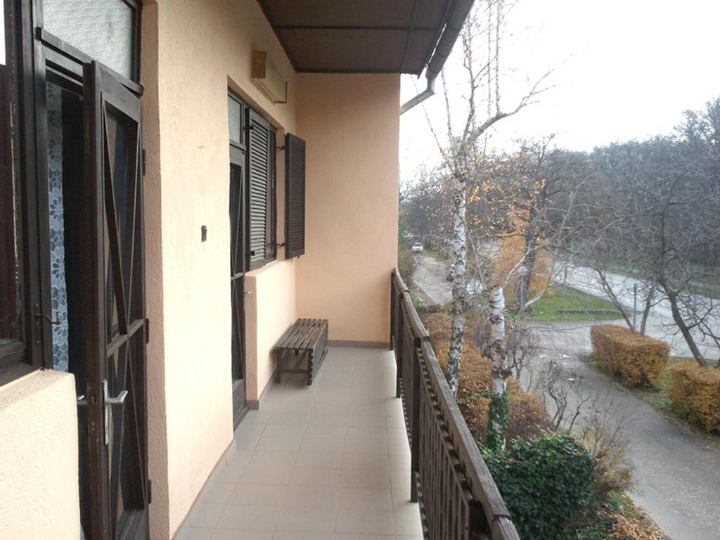 Orchidea Apartman Tata Rum bild